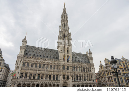 黃昏時分的大廣場和布魯塞爾市政廳 / 比利時布魯塞爾 黃昏時分的大廣場和布魯塞爾市政廳 / 比利時布魯塞爾 130763415