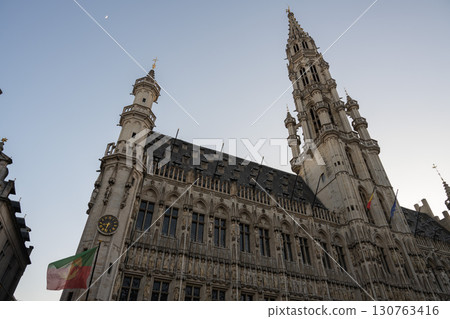 黃昏時分的大廣場和布魯塞爾市政廳 / 比利時布魯塞爾 黃昏時分的大廣場和布魯塞爾市政廳 / 比利時布魯塞爾 130763416