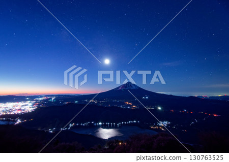 Night view of Mt. Fuji and Lake Saiko from Mount Setsugatake in the Misaka Mountains, with the moon and starry sky 130763525
