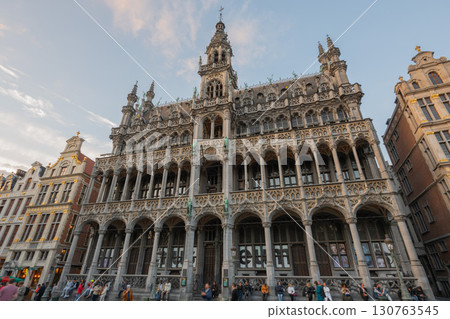 布魯塞爾大廣場與布魯塞爾市立博物館（國王之家）的夜景 / 比利時布魯塞爾 130763545