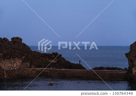 [On the reef near Benten Rock] Fishing boats with lights on and anglers [Itoigawa City] 130764349