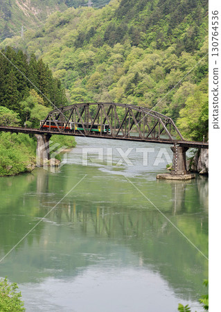 只見線新綠與只見川第四橋（福島縣三島町） 130764536