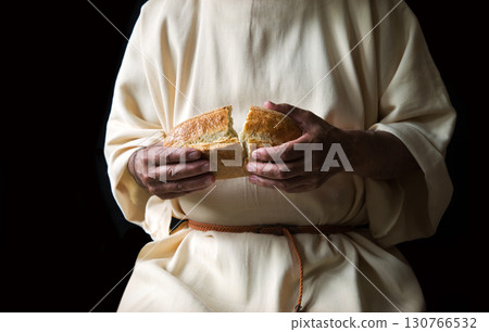 Man's hans holding fresh bread 130766532