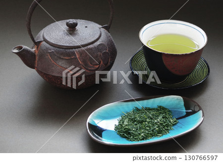 日本茶,茶葉,綠茶,鐵壺,日本形象 日本茶,茶葉,綠茶,鐵壺,日本形象 130766597