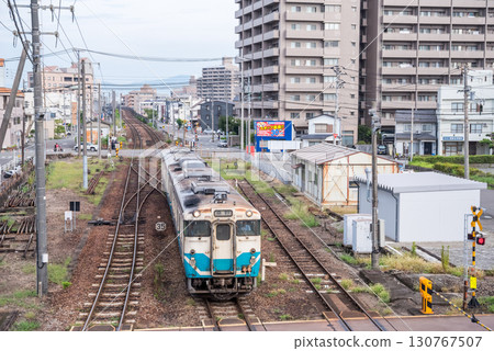 【鳴門線】普通列車抵達德島站 【鳴門線】普通列車抵達德島站 130767507