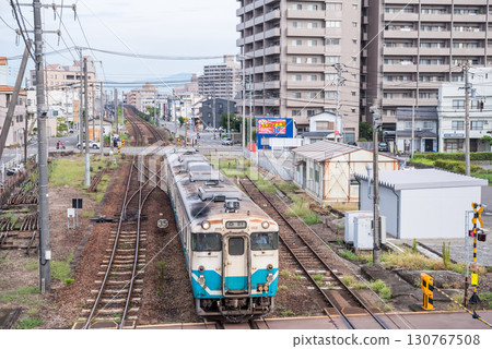 【鳴門線】普通列車抵達德島站 【鳴門線】普通列車抵達德島站 130767508