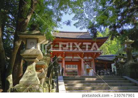 The Tower Gate of Kasuga Taisha Shrine, a World Heritage Site in Nara Prefecture The Tower Gate of Kasuga Taisha Shrine, a World Heritage Site in Nara Prefecture 130767901