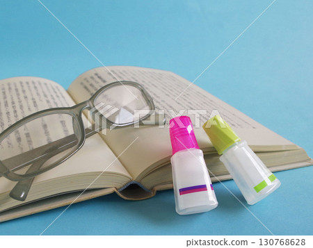 Eye drops, glasses, eye drops, reading, book 130768628