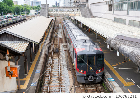 【德島線】特急渦潮2號列車在德島站等待出發 130769281
