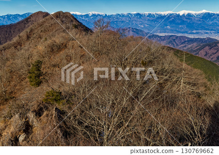 從禦坂山脈的木掛峠附近看到的小嶽山和南阿爾卑斯山 130769662