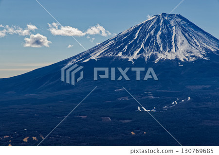 冬天從禦坂山脈和大岳看富士山 130769685