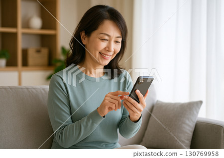 Middle aged women watching smaho 130769958