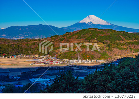 [Kannami Town, Shizuoka Prefecture] Mount Fuji seen over the Tanna Basin 130770222