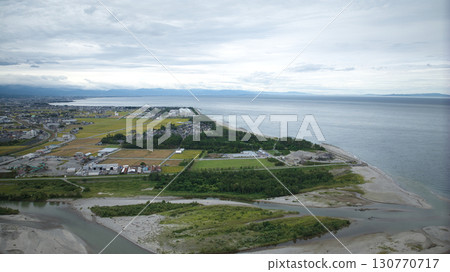 The surrounding area seen from above the mouth of the Kurobe River in mid-September before the rain began The surrounding area seen from above the mouth of the Kurobe River in mid-September before the rain began 130770717