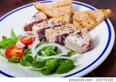 Seared tuna with grilled bread and vegetables 130772160