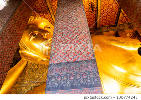 Wat Pho Reclining Buddha Statue 130774243