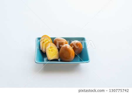 調味雞蛋的橫切面 調味雞蛋的橫切面 130775742