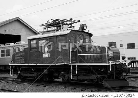 停泊在津輕大澤站的ED22電力機車 停泊在津輕大澤站的ED22電力機車 130776024