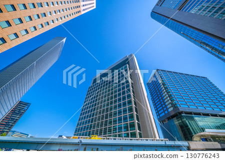 日本東京城市景觀,包括汐留商業區、百合海鷗號列車線和汐留站(右)(15日拍攝) 日本東京城市景觀,包括汐留商業區、百合海鷗號列車線和汐留站(右)(15日拍攝) 130776243