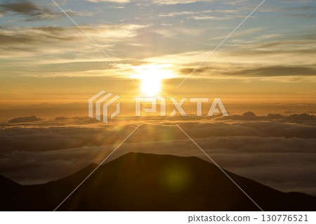 夏威夷大島的日出和雲海 130776521