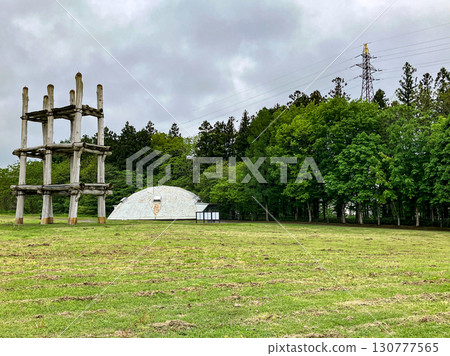 Large post-supported building, left side, Aomori City, Aomori Prefecture, rainy weather, Sannai-Maruyama Site Large post-supported building, left side, Aomori City, Aomori Prefecture, rainy weather, Sannai-Maruyama Site 130777565