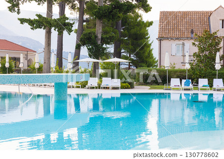 度假村泳池 130778602