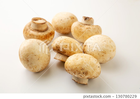 蘑菇 蘑菇 130780229