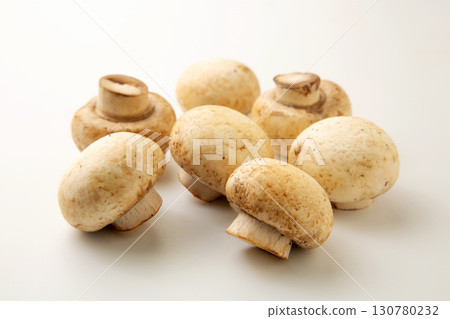 蘑菇 蘑菇 130780232