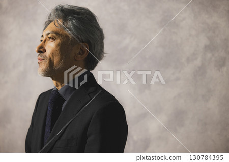 售票員中年男子 130784395