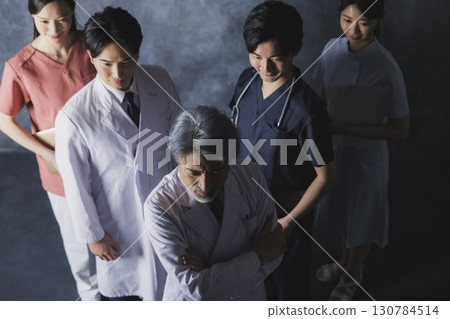 在醫療領域工作的人 130784514