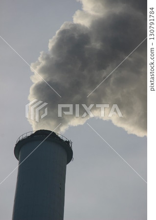 "Smoke from the chimney, air pollution" SDGs Global Environment Industrial complex pollution "Smoke from the chimney, air pollution" SDGs Global Environment Industrial complex pollution 130791784