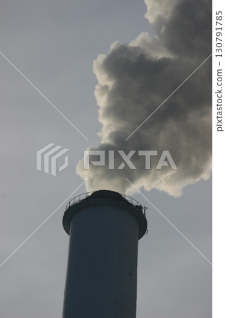 「煙囪冒煙，空氣污染」 永續發展目標 全球環境 工業園區污染 130791785