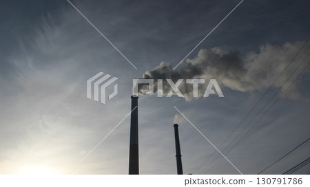 「煙囪冒煙，空氣污染」 永續發展目標 全球環境 工業園區污染 130791786