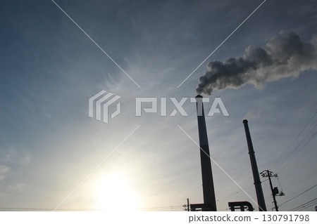 "Smoke from the chimney, air pollution" SDGs Global Environment Industrial complex pollution "Smoke from the chimney, air pollution" SDGs Global Environment Industrial complex pollution 130791798