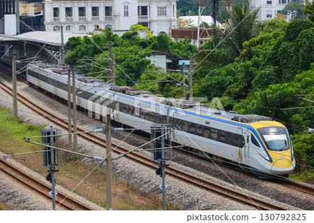 馬來西亞鐵路93列車從怡保站出發 130792825