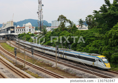 馬來西亞鐵路93列車從怡保站出發 130792847