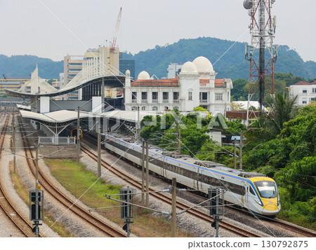 馬來西亞鐵路93列車從怡保站出發 130792875
