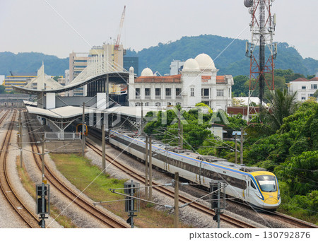 馬來西亞鐵路93列車從怡保站出發 130792876