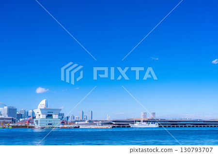 [Cityscape] View of Minato Mirai from Osanbashi Pier in Yokohama on a clear winter day [Kanagawa Prefecture] 130793707