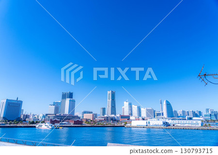 [Cityscape] View of Minato Mirai from Osanbashi Pier in Yokohama on a clear winter day [Kanagawa Prefecture] 130793715