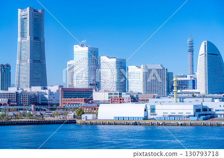 [Cityscape] View of Minato Mirai from Osanbashi Pier in Yokohama on a clear winter day [Kanagawa Prefecture] 130793718