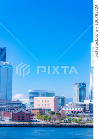 [Cityscape] View of Minato Mirai from Osanbashi Pier in Yokohama on a clear winter day [Kanagawa Prefecture] 130793724