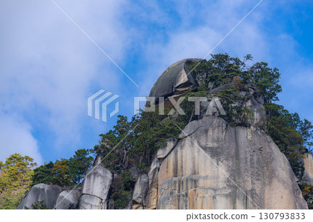 [紅葉素材]昇仙峽的象徵－覺園坊的紅葉【山梨縣】 130793833