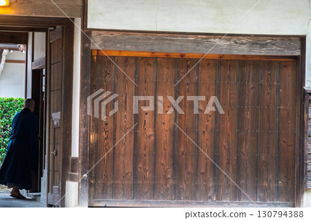 Daruma-do Enpukuji Temple in Yawata City, the first specialized training center for the Rinzai sect 130794388