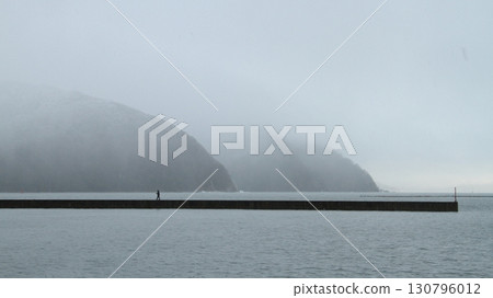 Snow-covered sea 130796012