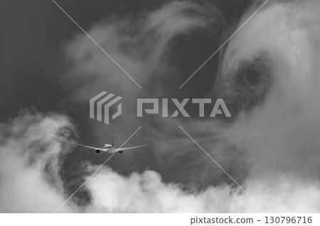 飛機背景,各種表情的雲,天空,太陽,傍晚的天空,日出 飛機背景,各種表情的雲,天空,太陽,傍晚的天空,日出 130796716