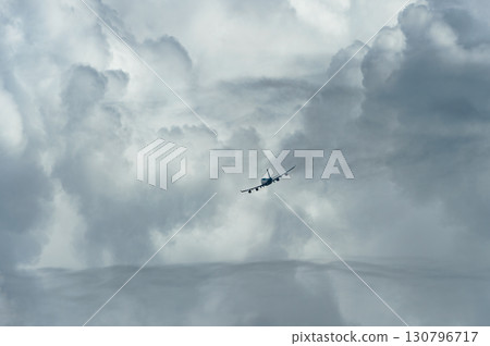 飛機背景,各種表情的雲,天空,太陽,傍晚的天空,日出 飛機背景,各種表情的雲,天空,太陽,傍晚的天空,日出 130796717