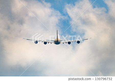飛機背景，各種表情的雲，天空，太陽，傍晚的天空，日出 130796732
