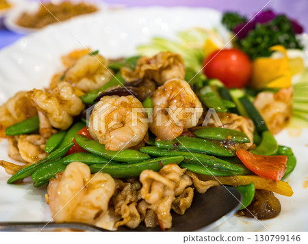 Stir-Fried Shrimp with fresh snap pea 130799146