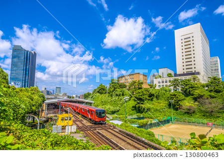 日本東京城市景觀。東京地鐵丸之內線2000系列新列車從四谷站出發(中)。 日本東京城市景觀。東京地鐵丸之內線2000系列新列車從四谷站出發(中)。 130800463